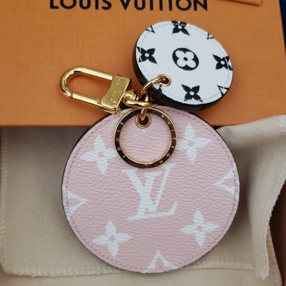 LV Monogram Giant Bag Charm & Key Holder - Picture 8 of 8